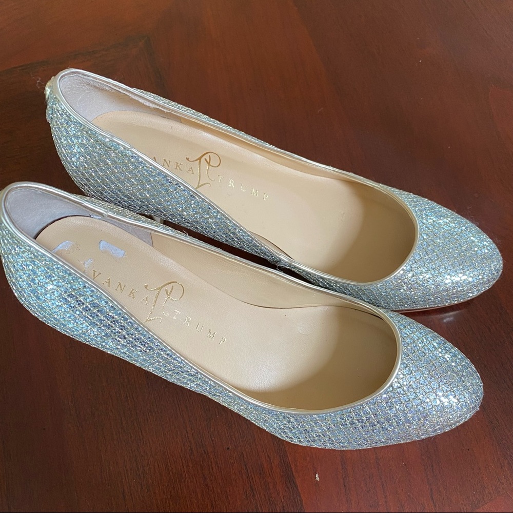 Ivanka Trump Sophia 2 Pump Metallic Elegant Slip On Size 5.5 M